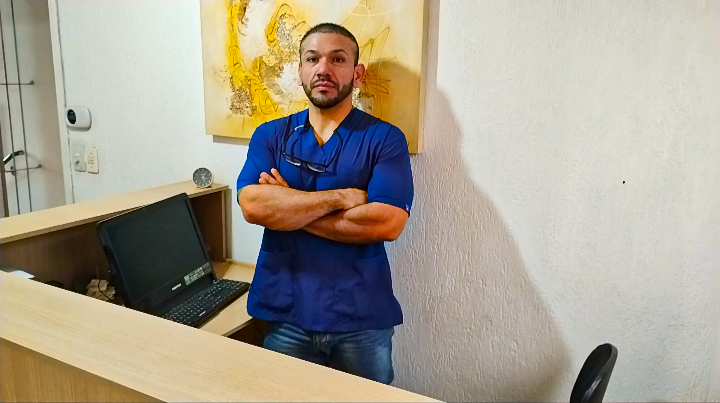 Dr. Daniel Uribe
